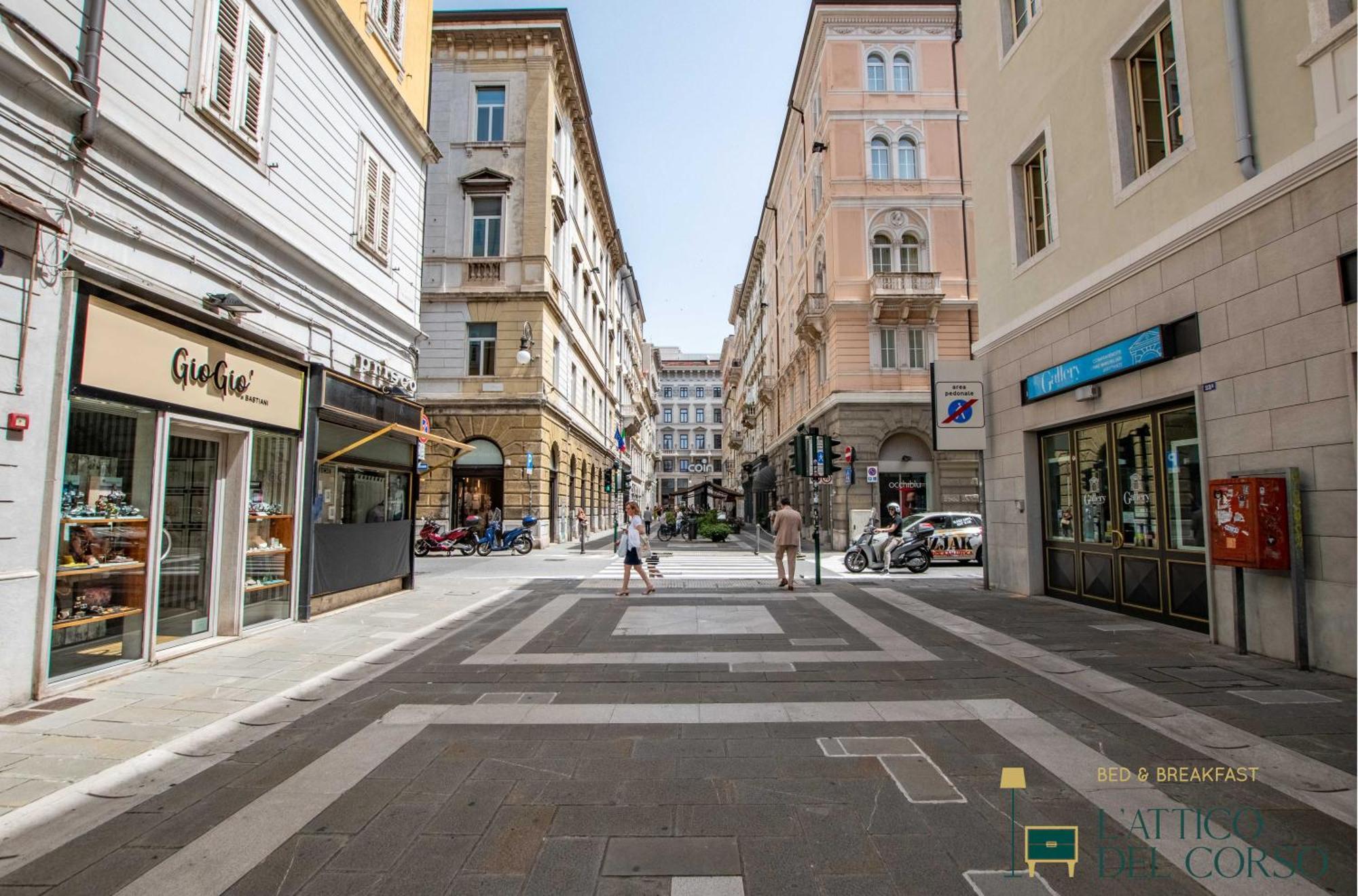 L'Attico Del Corso Apartment Trieste Bagian luar foto
