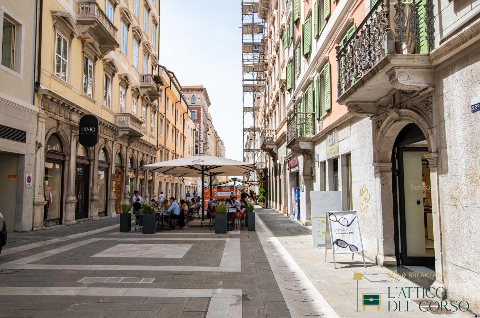 L'Attico Del Corso Apartment Trieste Bagian luar foto